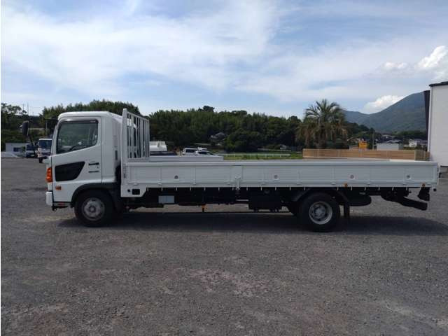 整備、鈑金を自社工場で実施し無駄なコストをカットしています。商品!価格!共に自信を持って支払総額を表記しております!