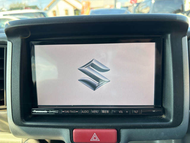 �y����SD�i�r�����z�t���Z�OTV��CD/DVD�ABluetooth�Ȃǂ����p�����܂��B