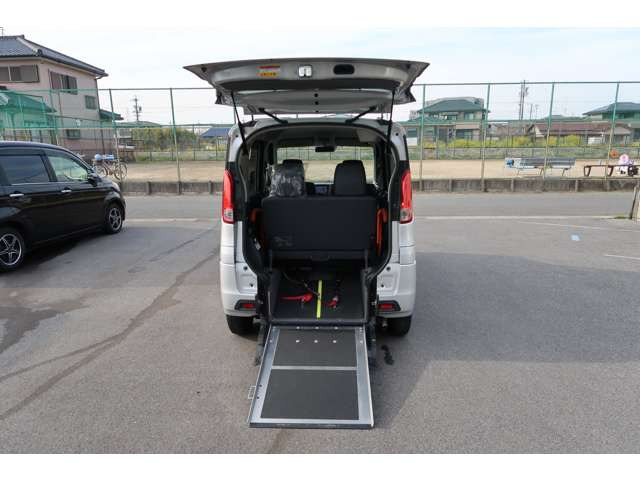 フレアワゴンXE 車いす移動車 リアシート付
