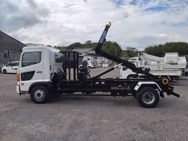 整備、鈑金を自社工場で実施し無駄なコストをカットしています。商品!価格!共に自信を持って支払総額を表記しております!