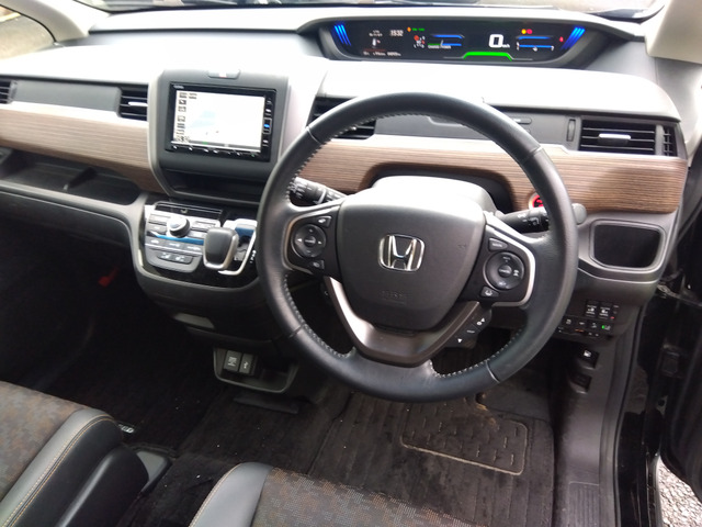 フリード1.5 ハイブリッド クロスター ホンダセンシング