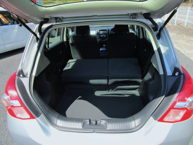 �������V�[�g��|���΂���ɍL���X�y�[�X���m�ہB