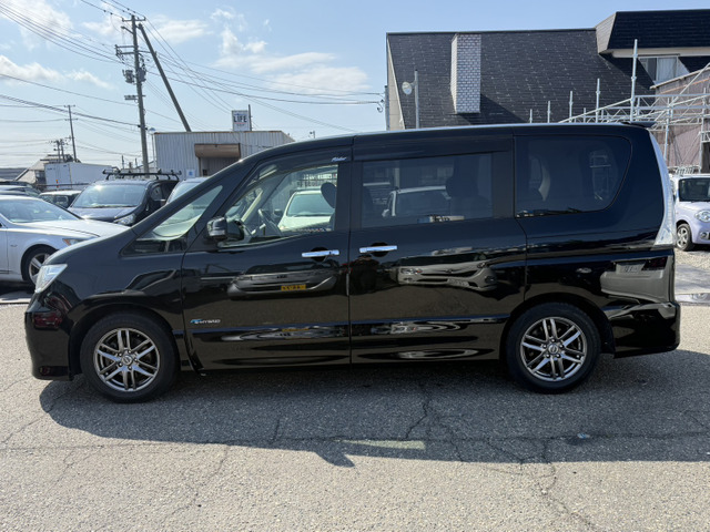 セレナ2.0 ライダー パフォーマンススペック ブラックライン S-HYBRID