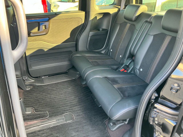 ���i�̂���������ʋ΁A���}���ɏ\���ȃX�y�[�X���m�ۂ��Ă���܂��B