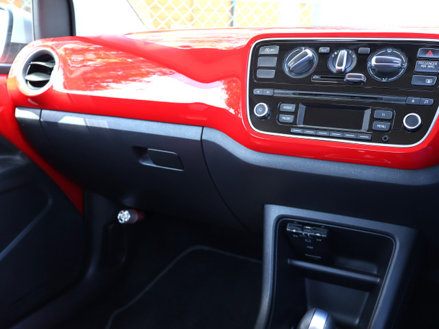 �l�C�̃{�f�B�[�J���[�w�g���l�[�h���b�h�x!!�|�b�v�ȃf�U�C���̃C���e���A�̓{�f�B�[�ɍ��킹�ă_�b�V���p�b�h��V�[�g�g�����̃J���[���R�[�f�B�l�[�g��