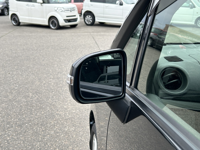 �y�x�����z���i�X�z���Ԃ������������܂��āA���ɗL�������܂��B�݌Ɏԗ��ɂȂ�܂��̂ŁA���񂲓s���̋X�������ɁA���ɗ��ĉ������B���X�\��������ƁA���ē����X���[�Y�ł��B