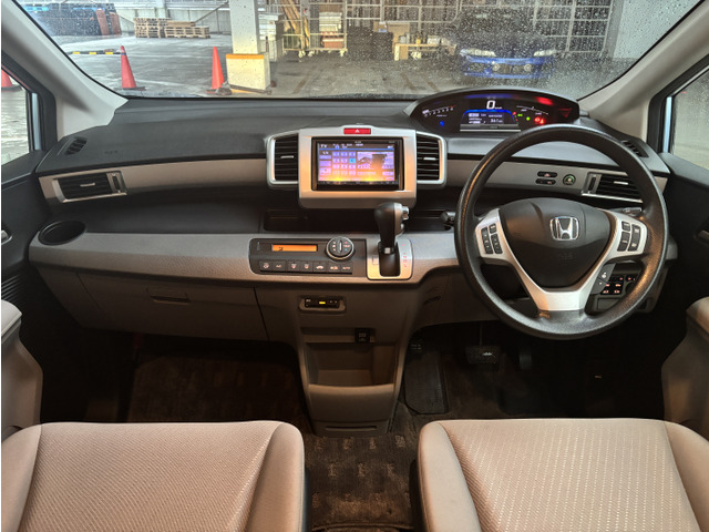 フリードハイブリッド