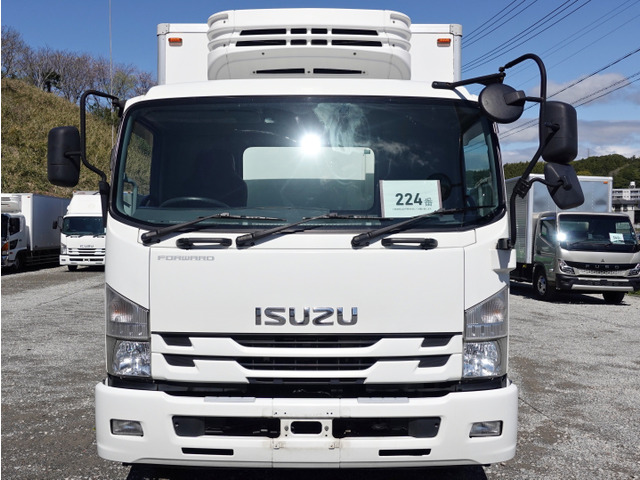 フォワード冷蔵冷凍車