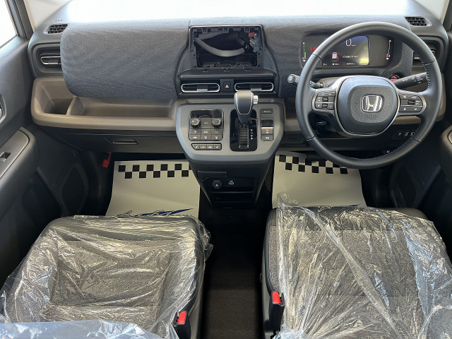 内装色ベージュベースで高級感アップ!!