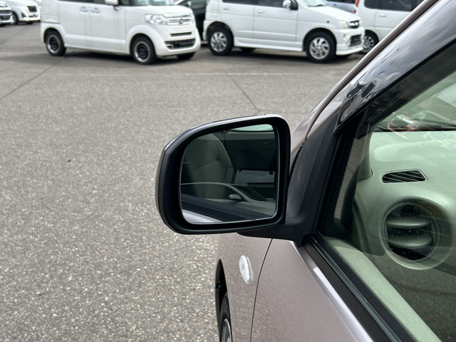 �y�x�����z���i�X�z���Ԃ������������܂��āA���ɗL�������܂��B�݌Ɏԗ��ɂȂ�܂��̂ŁA���񂲓s���̋X�������ɁA���ɗ��ĉ������B���X�\��������ƁA���ē����X���[�Y�ł��B