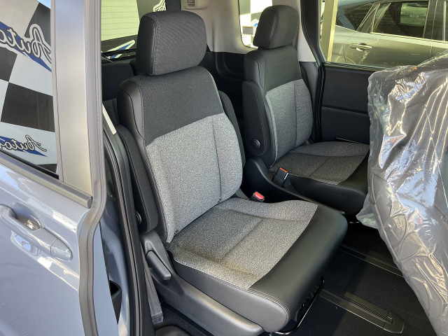 ご納車前に法定点検を提携整備工場にて行い、より良質なお車をご準備させて頂きます。