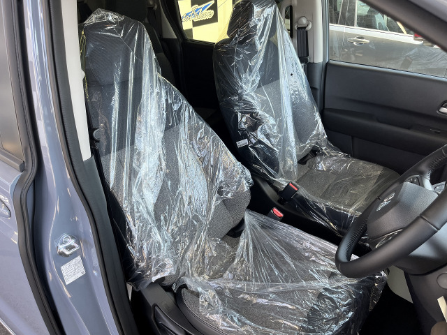 シートには大きなシミや切れなどもなく綺麗な内装です!!