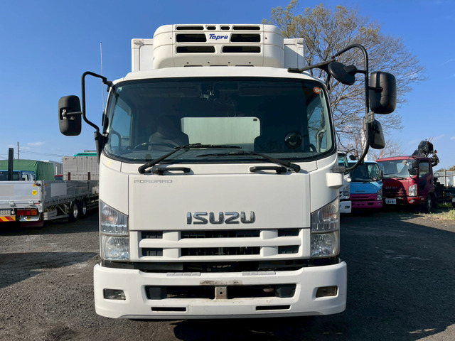 フォワード冷蔵冷凍車