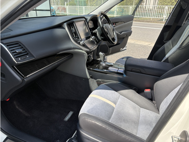 ���E�˔j�̎Ԍ����{���Ă���܂��B��Ԃ������ł�