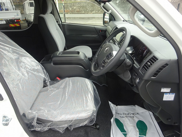 ハイエースコミューター