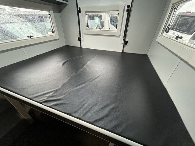 ���A�͏��W�x�b�h!���@��182cm&times;148cm�ƂȂ��Ă���܂�!