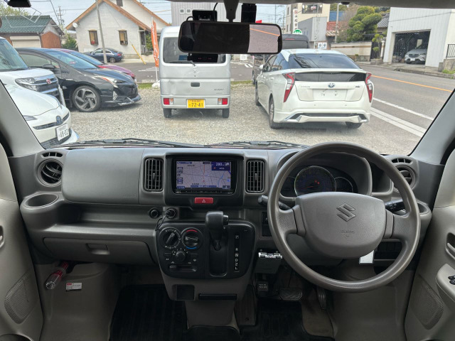 アイポイントが高く、非常に見晴らしの良いコックピットはロングドライブに最適。一度乗ったら病みつきです。