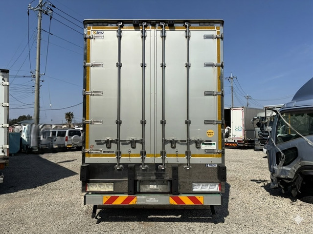 プロフィア冷凍冷蔵車