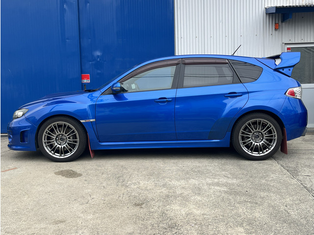 �z�C�[���ɂ̓I�v�V������BBS���A���~�z�C�[���𓋍ځB�X�|�[�N���������Đ􂢂Â炢�ł��������ڂ����������̂Ŗ��Ȃ��ł�(��)�^�C���T�C�Y��245/40R18�ɂȂ��Ă���܂��B