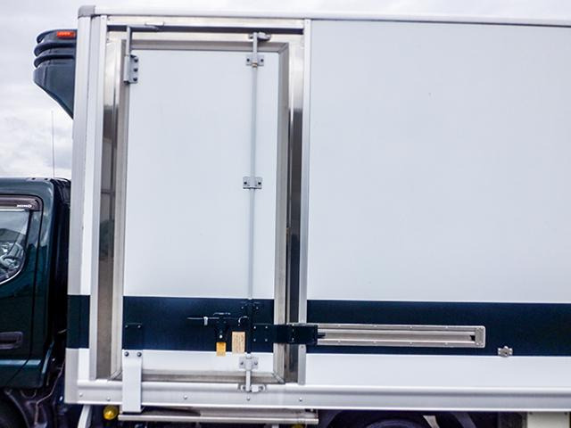 �T�C�h�X���C�h�h�A