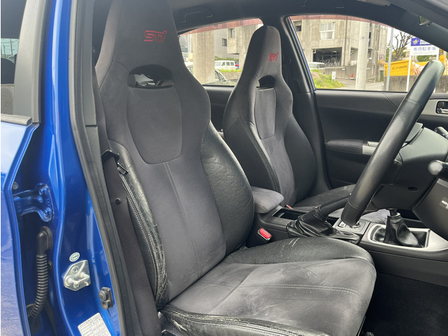 �V�[�g�͏����̃��b�h�ySTi�z���S�����b�h�X�e�b�`�u���b�N�A���J���^�[��/�v�R���r�o�P�b�g�V�[�g�𓋍ڂ��Ă���܂��B�^�]�Ȃɂ̓p���[�V�[�g���t���Ă���܂���B