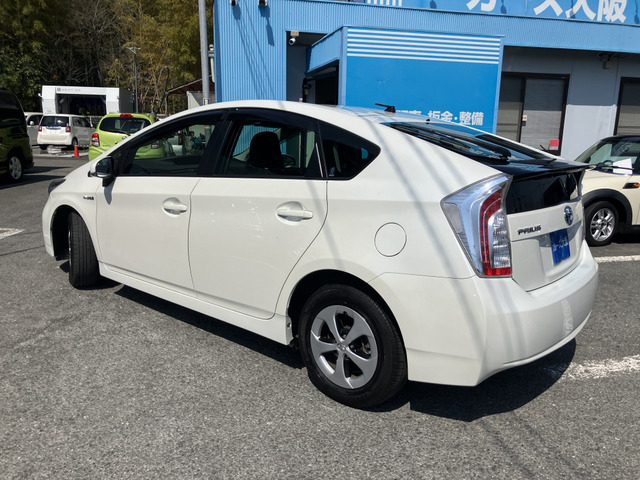 プリウス1.8 S