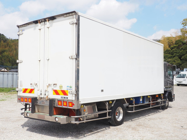 フォワード冷蔵冷凍車