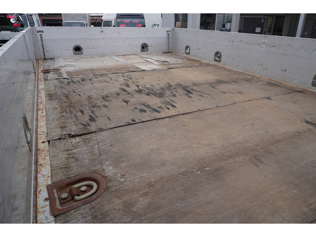 �V�Ԓ����������Ă���܂��B���g�p�̎ԂȂǂ����Ŕ[���������g���b�N����������u���Ă���܂��̂ł������������B