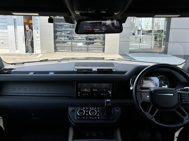 ディフェンダー110 X ダイナミック SE ダブルオー ブラック エディション 3.0L D300 ディーゼル 4WD