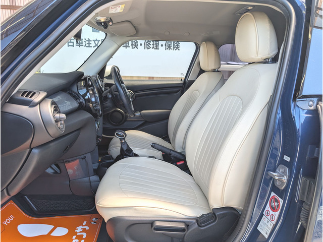 �V�[�g�̓z���C�g�J���[�̊v���V�[�g�J�o�[�Ńh���X�A�b�v!�������Ȏԓ�����w�؂₩�ȕ��͋C�ɕς��Ă܂��B������񌙂ȏL����C�ɂȂ鉘��Ȃǂ�����܂���B