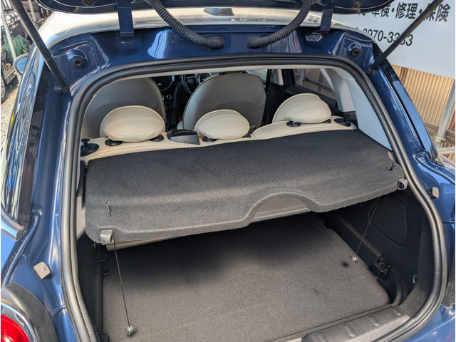 �g�����N�ɂ̓{�[�h���t���Ă���̂Ńo�b�N�h�A��߂�ΎԊO���烉�Q�b�W���������Ȃ��̂Ŗh�Ə�����S�ł��B