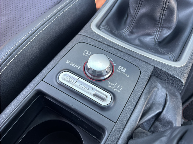 GR�^���瓋�ڂ��ꂽSI-DRIVE����������Ă���܂��BDCCD���t���Ă���̂ő���̕����L����܂��ˁB�Ȃ��Ȃ��ɎԂ̓������ς��̂Ŗʔ����ł��B