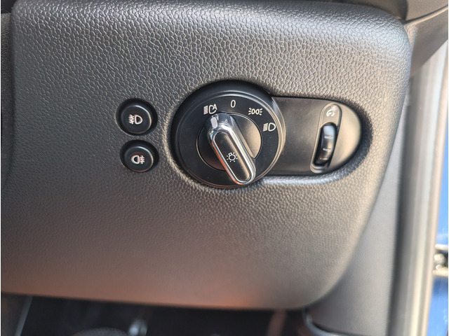 �I�[�g���C�g����������Ă܂��B�g���Ă݂�ƈӊO�ɕ֗��ȑ����i�Ȃ̂ł���B