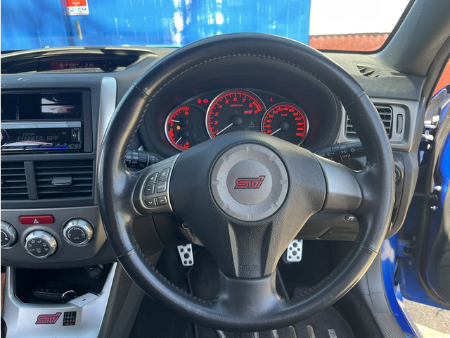 �����X�e�A�����O�𑕔����Ă���܂��B�����̃X���Ȃǂ͂������܂����ڗ��悤�ȑ傫�Ȓɂ݂͂���܂���B�܂��܂����g��������X�e�A�����O�ɂȂ��Ă���܂��B