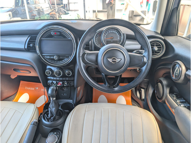 �K���X�̖ʐς��傫���̂ŊJ�����̂���^�]�ȁB�����̕��ł����E���ۂ���ĉ^�]���₷���ł���B