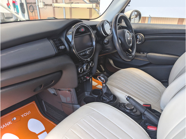 �R���p�N�g�T�C�Y�ł͂���܂����������̂Ȃ����肪MINI�̗ǂ��ł��B�L�������ł͂Ȃ����{�Ԃɂ͖����f�U�C���͖��͂ł��ˁB