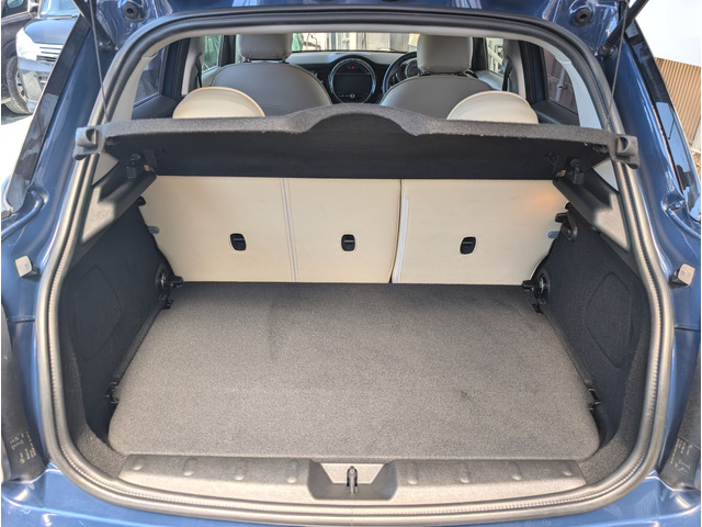 �����đ傫�ȃ��Q�b�W�X�y�[�X�Ƃ͌����܂��񂪁A����ł��\���ȃX�y�[�X�͊m�ۂ���Ă܂��B