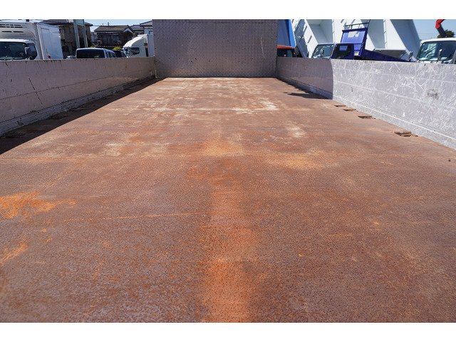 �V�Ԓ����������Ă���܂��B���g�p�̎ԂȂǂ����Ŕ[���������g���b�N����������u���Ă���܂��̂ł������������B