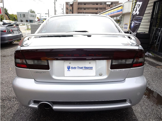 ���J�^���O�l280�n�͂𔭐�����EJ20�c�C���^�[�{�ɁA�X�o�������ӂ�AWD�A������5MT�̑g�ݍ��킹��