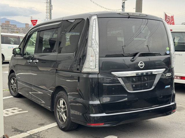 セレナ2.0 ハイウェイスター S-HYBRID