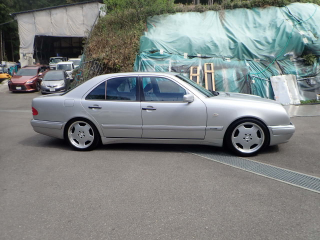 ����10�N�� W210�^ �����Z�f�X�E�x���c AMG E55 �n���h���C�h V8 NA�G���W�����ڃ��f�� �����I�[�i�[ �f�B�[���[�� ���n���h�� ���t