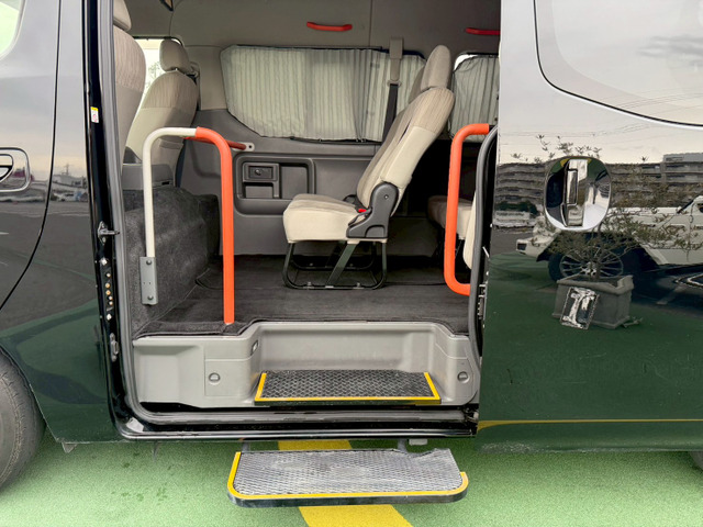 NV350キャラバンワゴン2.5 GX(オートスライドドア付) スーパーロング ハイルーフ 低床