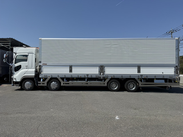 ギガ冷凍冷蔵車