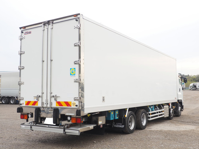 ギガ冷凍冷蔵車