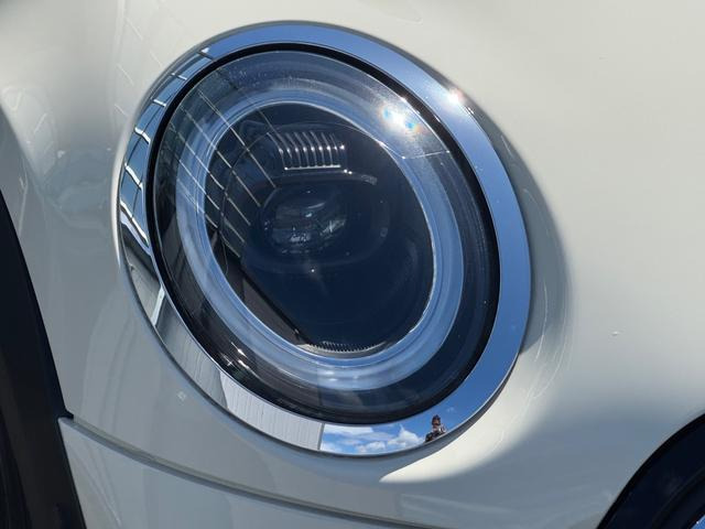 LED�w�b�h���C�g�̓f�U�C���������ł͂Ȃ���Ԃ̈��S���ɔ��Ɍ��ʂ𔭊����܂�!