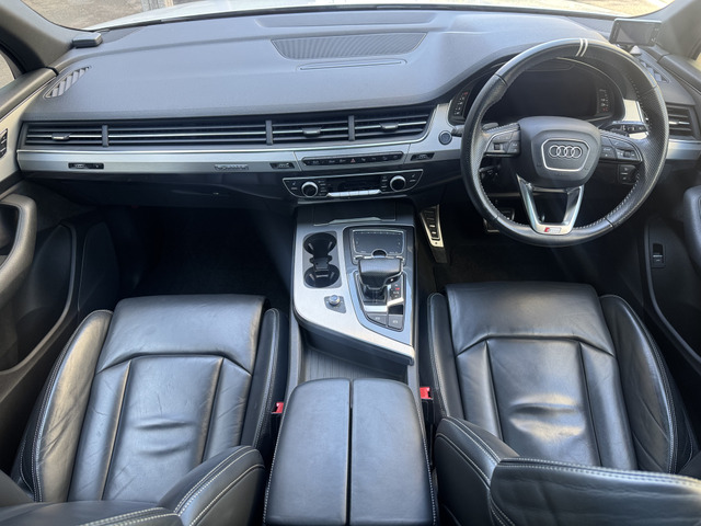 Q73.0 TFSI クワトロ エアサス Sラインパッケージ 4WD