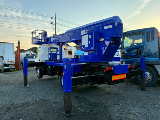 デュトロ高所作業車