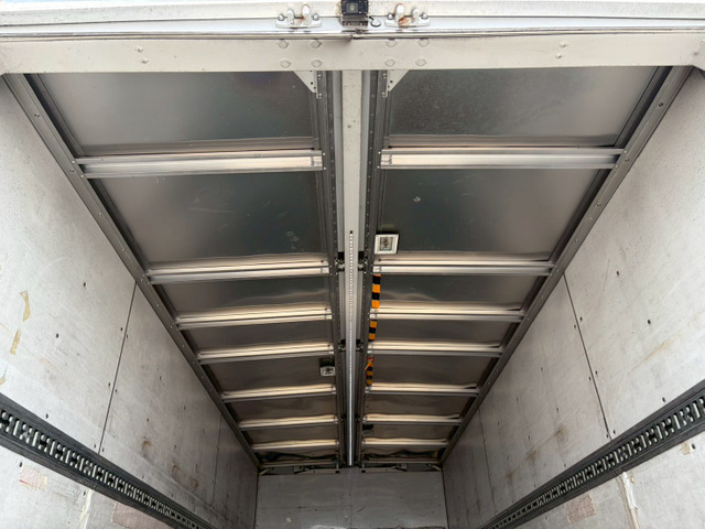 国道50号を小山方面に進みますと左手に店舗がございます!