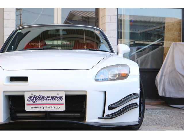 �����ł͂Ȃ��Ȃ��o��Ȃ��X�|�[�e�B�[�ȃf�U�C���̎ԗ�!�J�[�{���t�B������C�̗�������ɕۂ���葖�s���\���A�b�v!