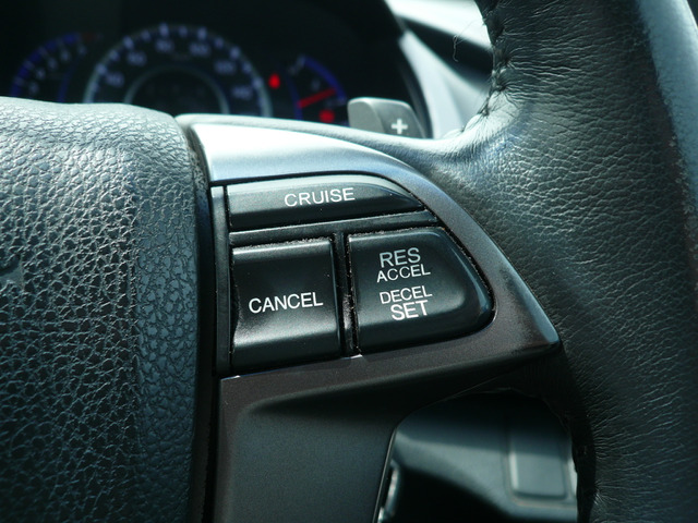 �N���[�Y�R���g���[��(�E)�h���C�o�[���ݒ肵�����x�������I�Ɉێ����Ă����@�\�ł�!���i���璷�����^�]������ɂ������߂ł�